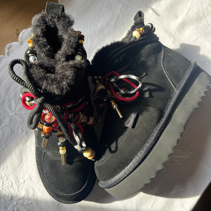 Queen of hearts boots