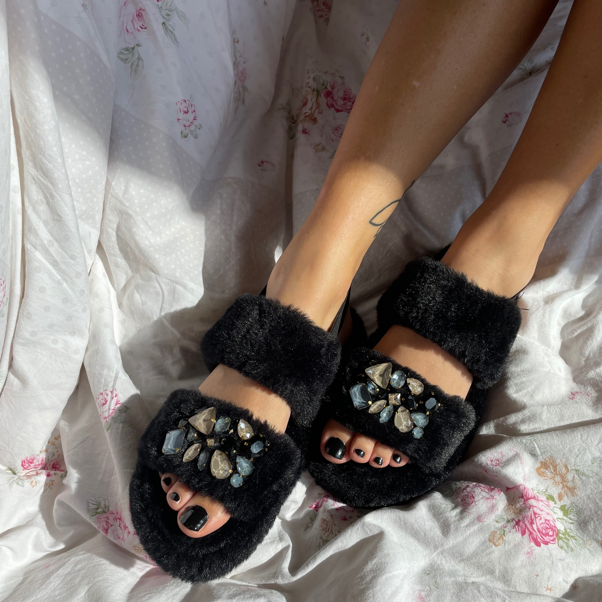 Black Swan Slippers - Sandalea